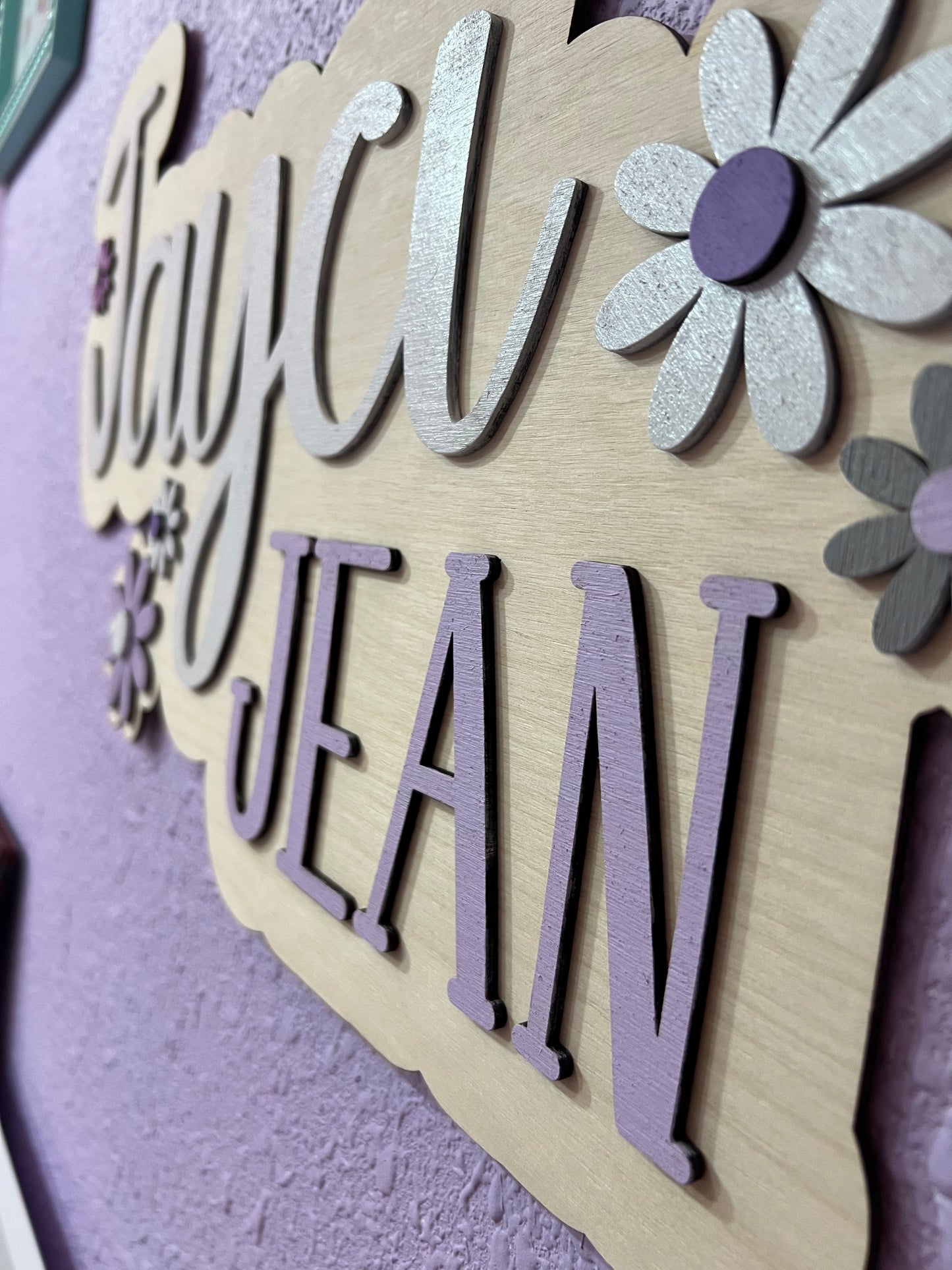 Daisy Name Sign closeup